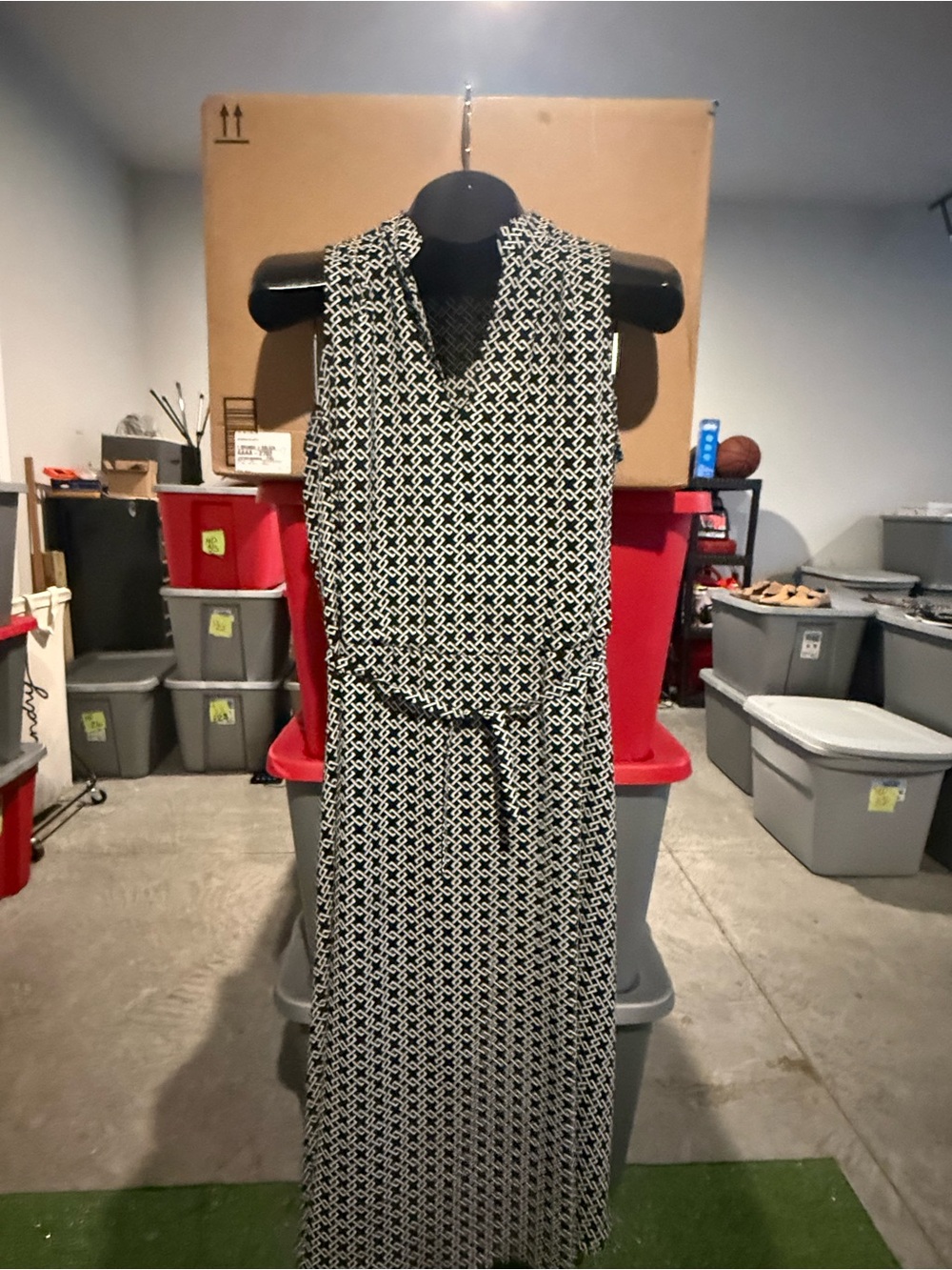 Sleeveless Black and White Patterned V-Neck Maxi Dress 92